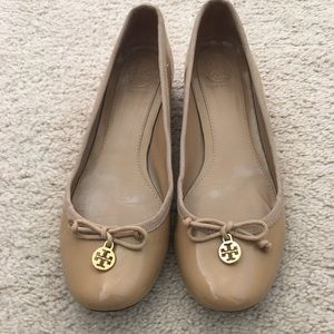 Patent leather Tory flats